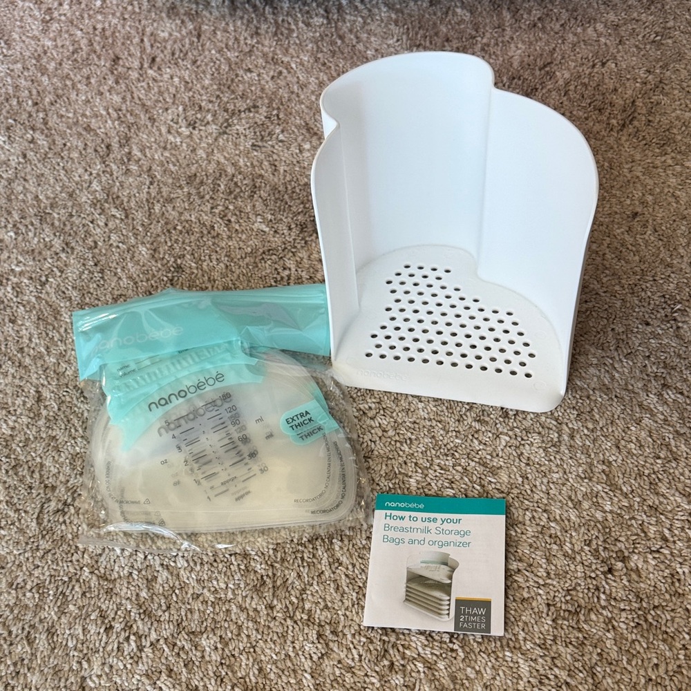 Nanobébé White and Aqua Breastmilk Storage Organizer